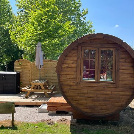 Tonneau Herbergement Insolite Au Camping Des Nieres Ebreuil Экстерьер фото
