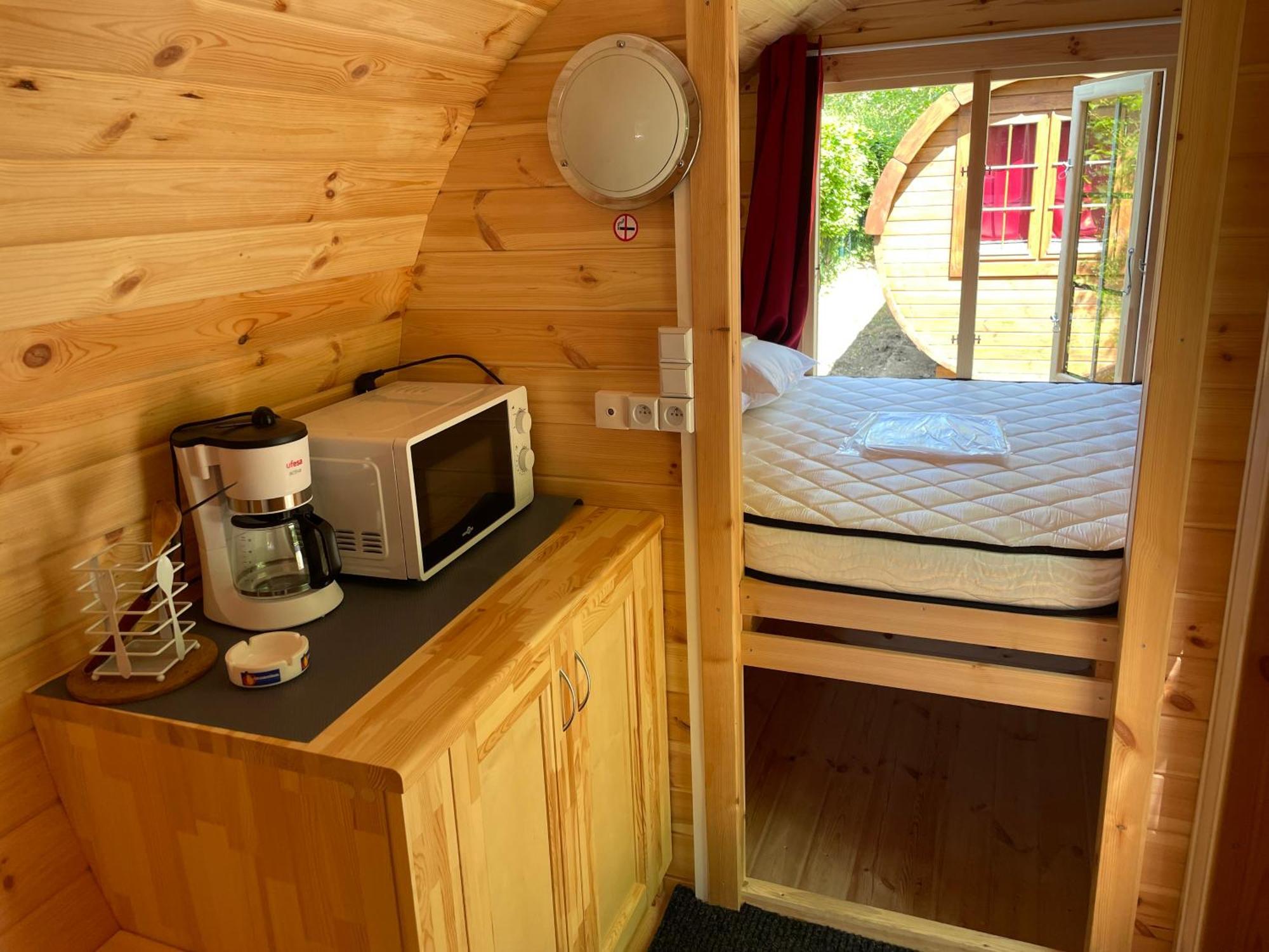 Tonneau Herbergement Insolite Au Camping Des Nieres Ebreuil Экстерьер фото
