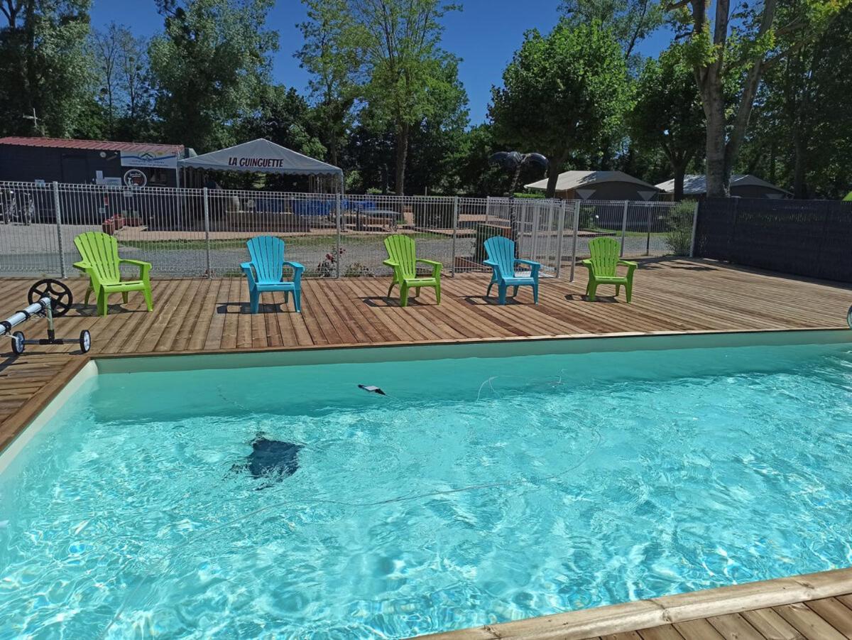Tonneau Herbergement Insolite Au Camping Des Nieres Ebreuil Экстерьер фото